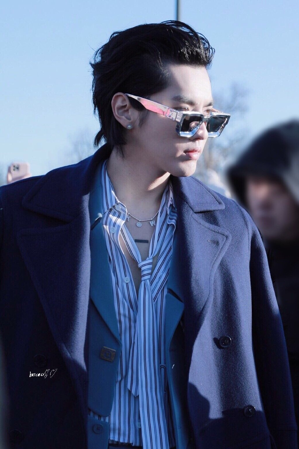 ngô diệc phàm ngồi cạnh bella hadid tại show lv ảnh 3 ngo diec pham ngoi canh bella hadid tai show lv anh 3