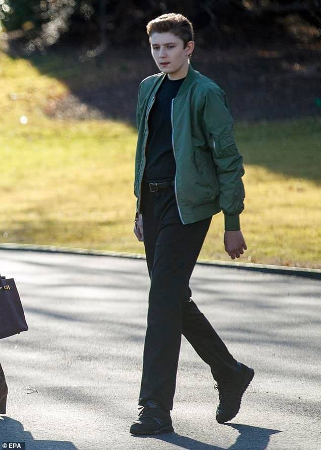 barron trump hay diện đồ đơn giản ảnh 2 barron trump hay dien do don gian anh 2