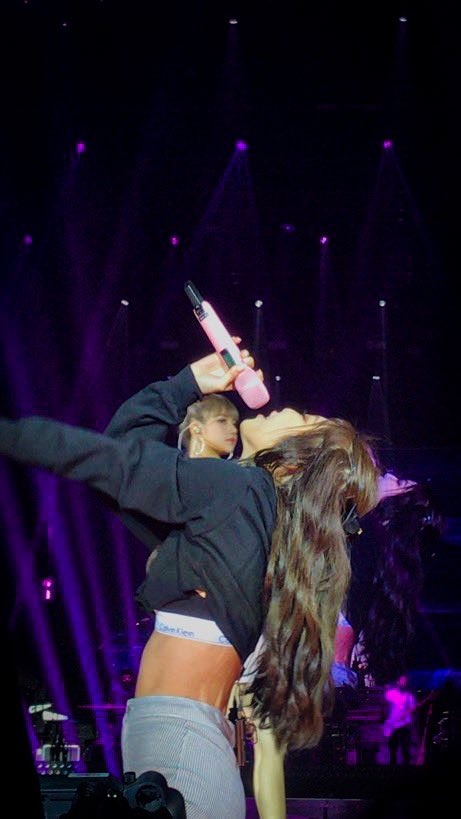 sao nữ Kpop gợi ý cách phối đồ với áo lót thể thao ảnh 7 sao nu Kpop goi y cach phoi do voi ao lot the thao anh 7