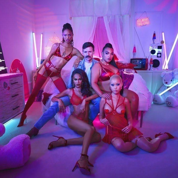 rihanna tao dang voi bikini tong tim anh 8