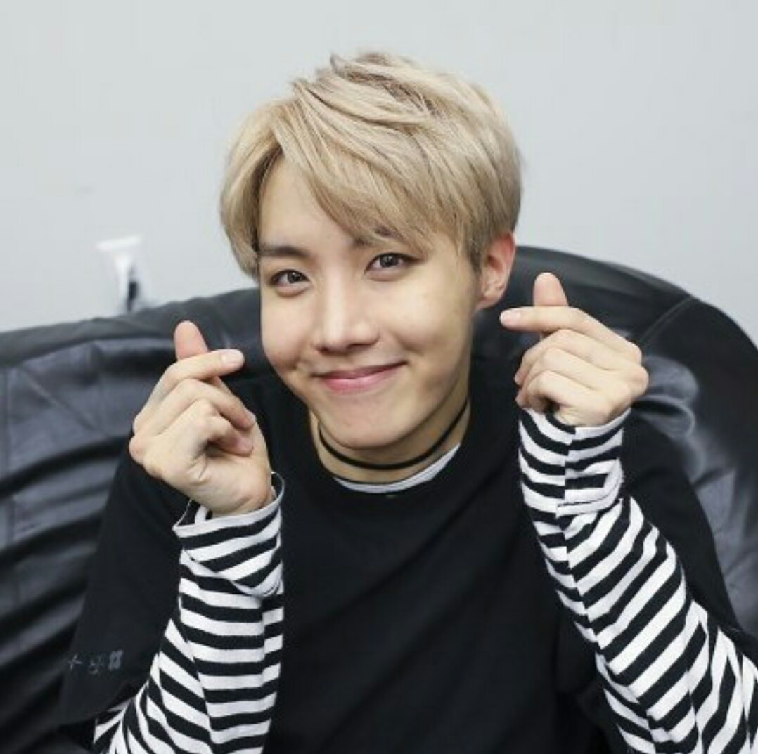BTS nhuộm tóc vàng ảnh 7 BTS nhuom toc vang anh 7