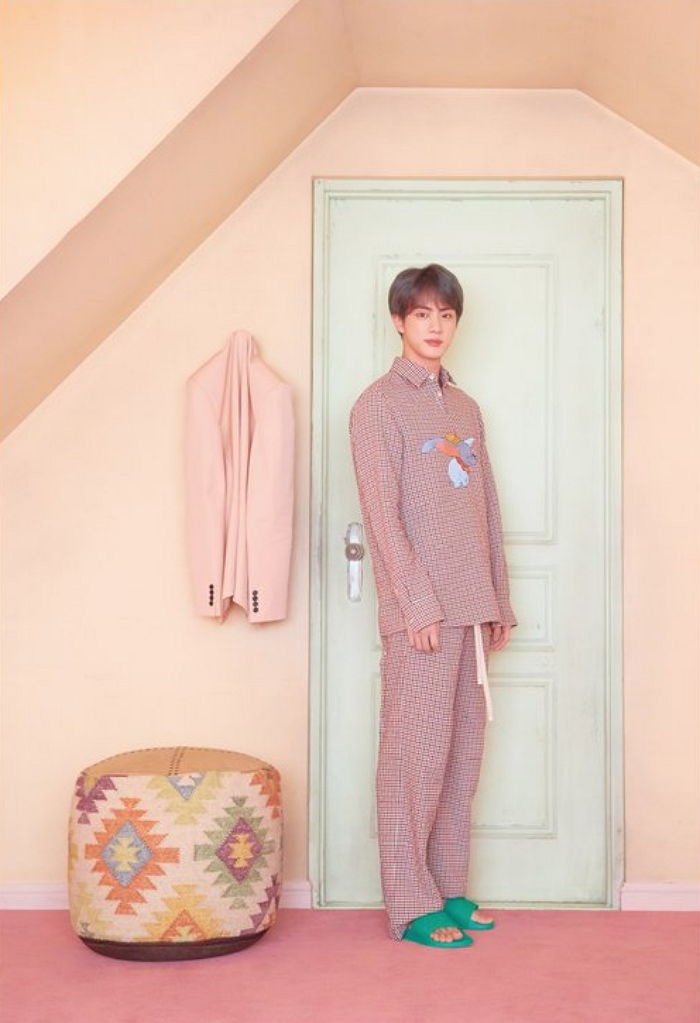 jhope diện đồ ngủ gần 1000 USD  ảnh 3 jhope dien do ngu gan 1000 USD anh 3