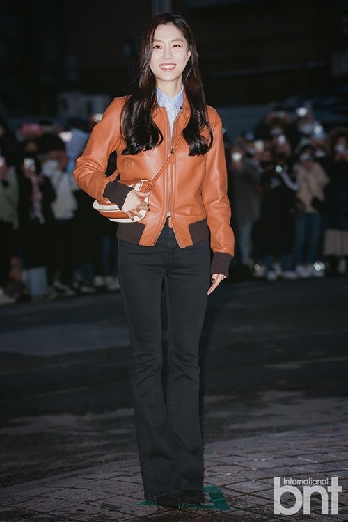 son ye jin và hyun bin mặc đồ cùng tông màu ảnh 5 son ye jin va hyun bin mac do cung tong mau anh 5