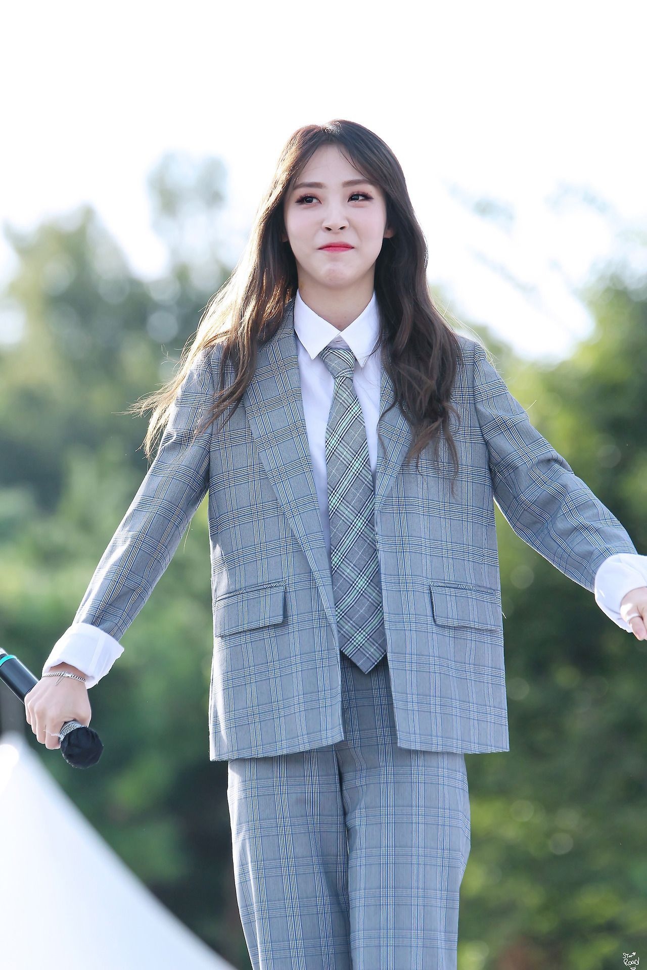 ve nam tinh khi dien suit cua mamamoo anh 6