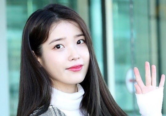 IU dien dam cong chua tham du show dien cua Gucci hinh anh