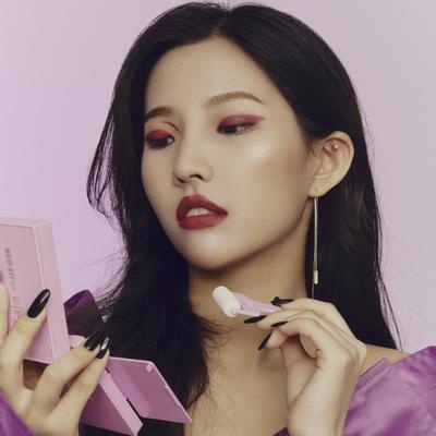 thần tượng hàn kém sắc do lối trang điểm ảnh 9 than tuong han kem sac do loi trang diem anh 9