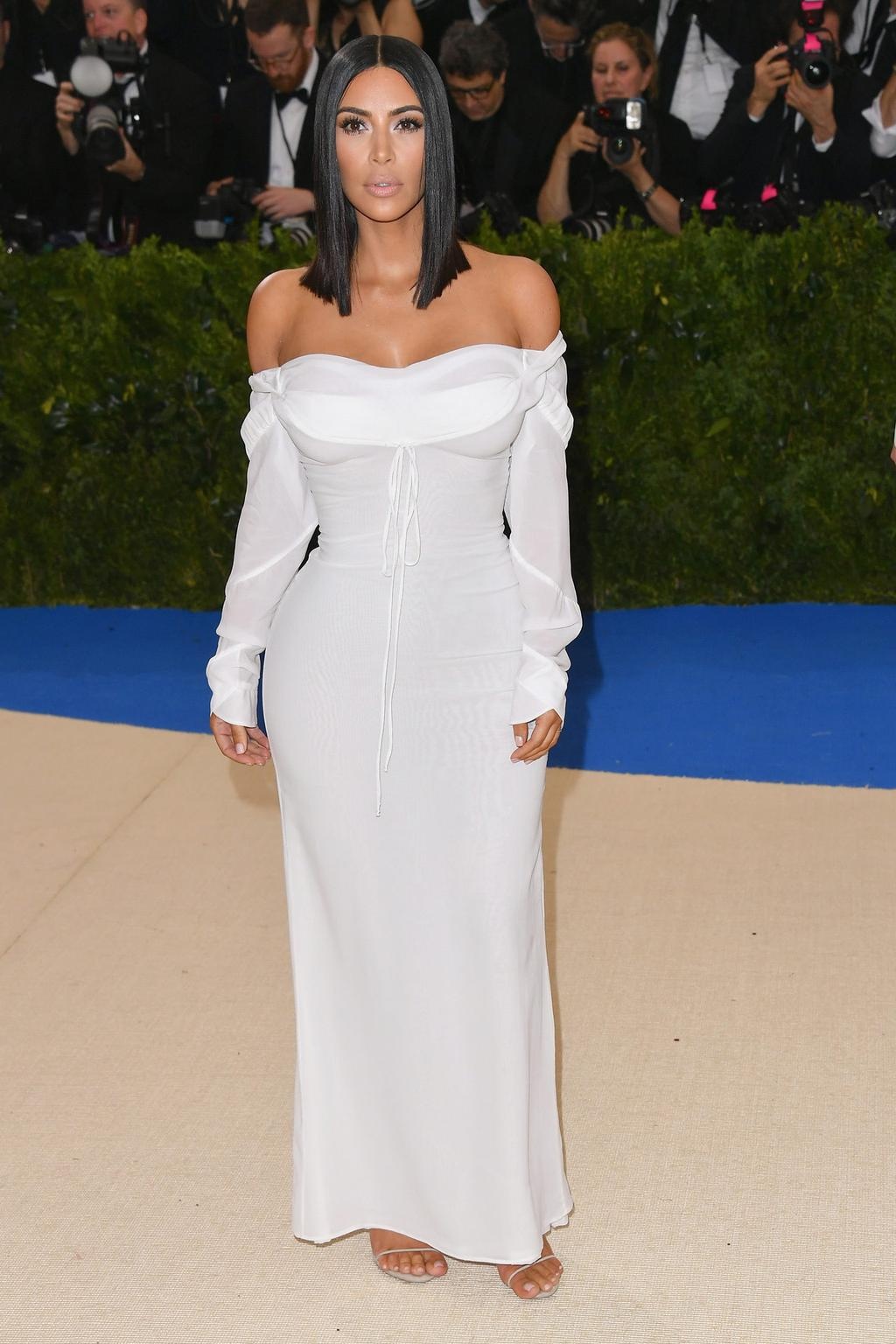 loạt sao nữ nằm ra xe để giữ váy không nhăn ảnh 2 loat sao nu nam ra xe de giu vay khong nhan anh 2