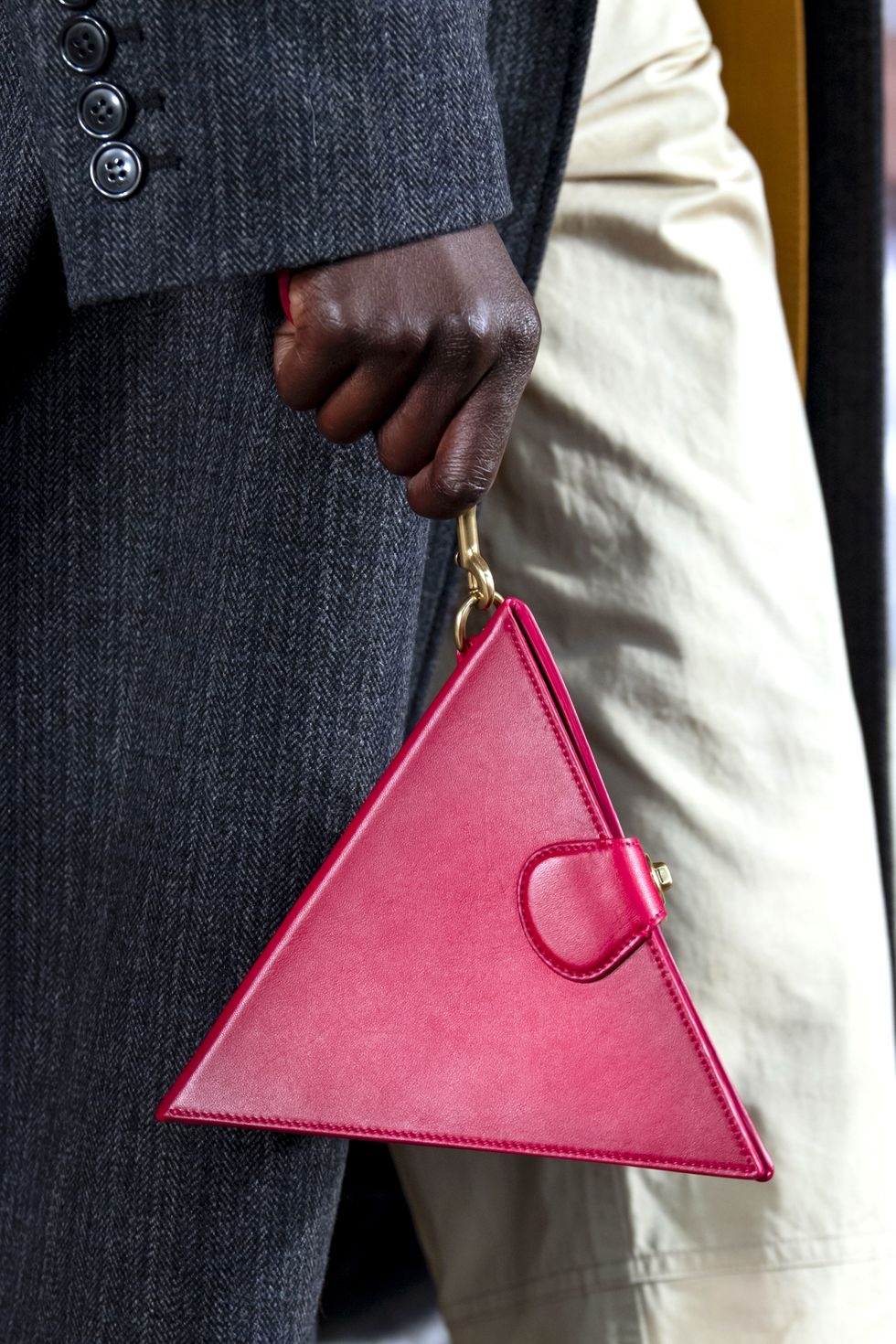 10 mẫu túi xu hướng của năm 2020 ảnh 19 10 mau tui xu huong cua nam 2020 anh 19