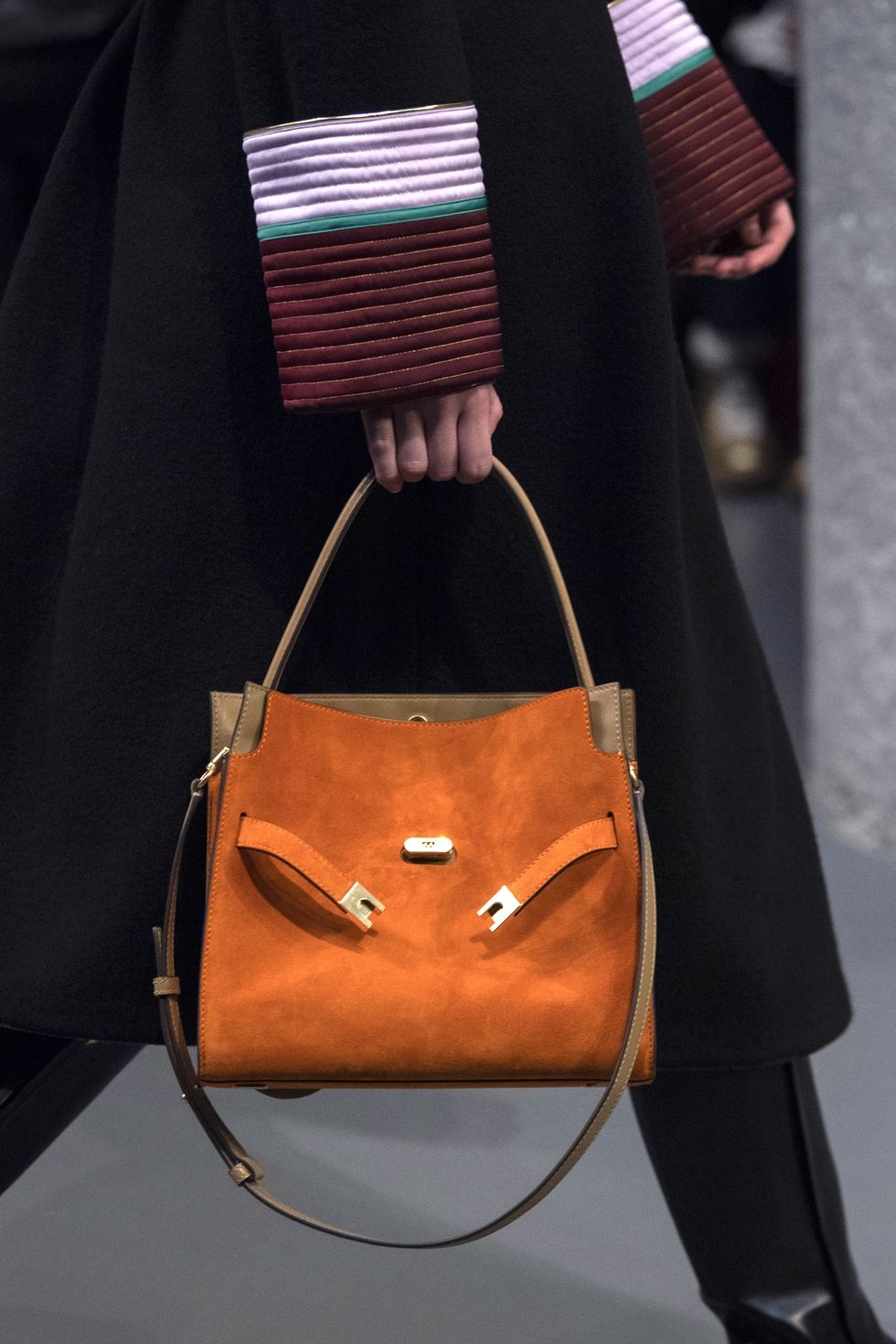 10 mẫu túi xu hướng của năm 2020 ảnh 8 10 mau tui xu huong cua nam 2020 anh 8