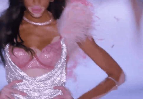 5 nguoi mau noi tieng nho co ve dep khac la trong lang mot hinh anh