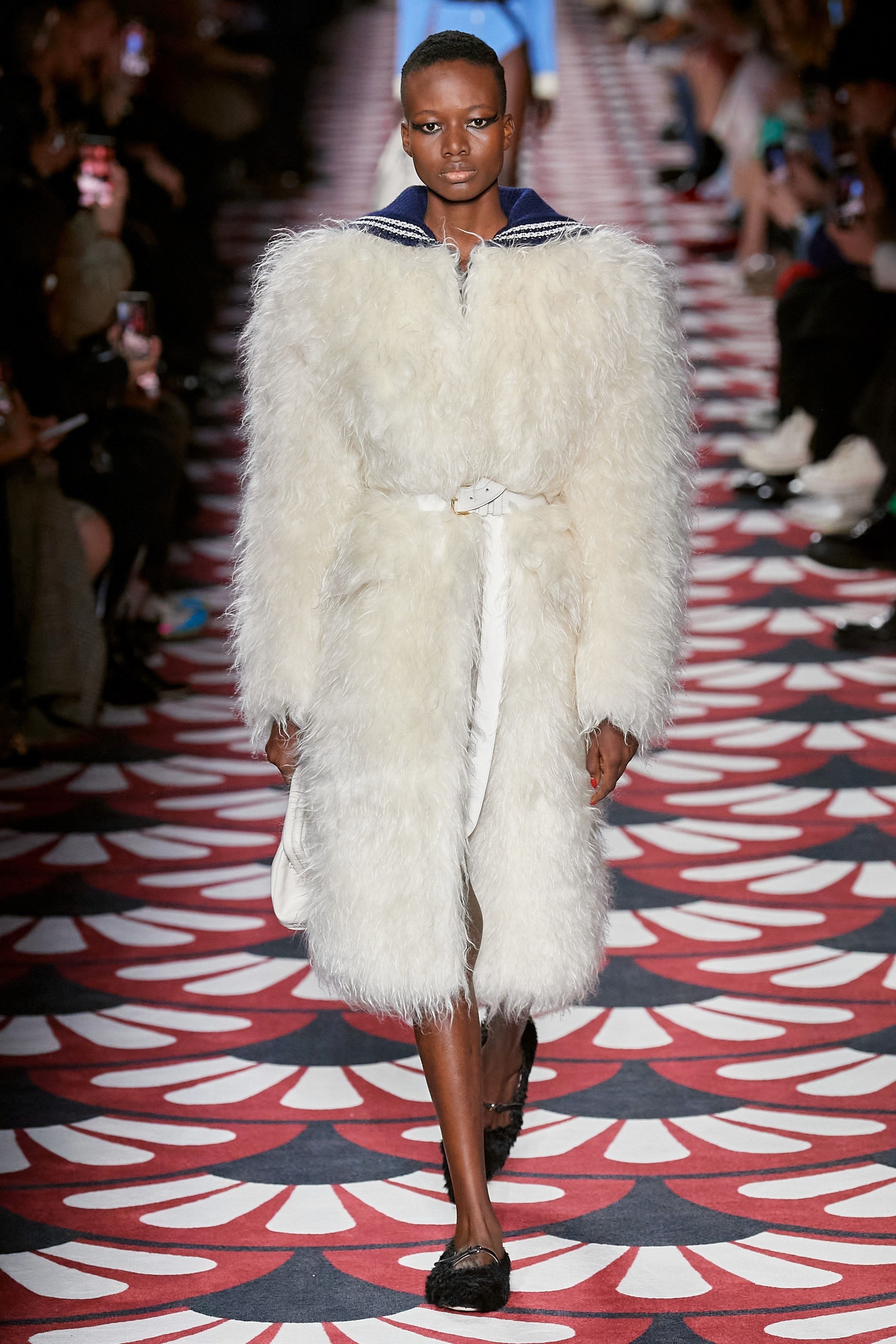 show dien giao thoa giua qua khu va hien tai anh 23