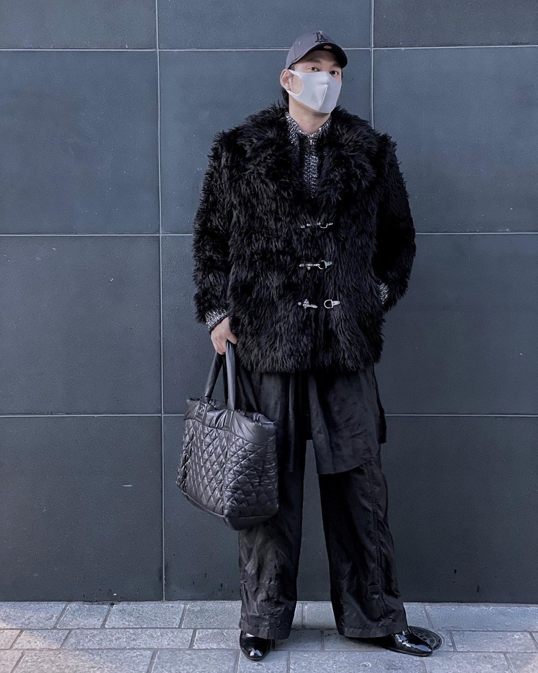 sao viet phoi do voi khau trang anh 6