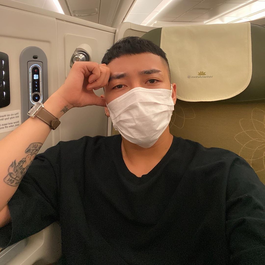 sao viet phoi do voi khau trang anh 12