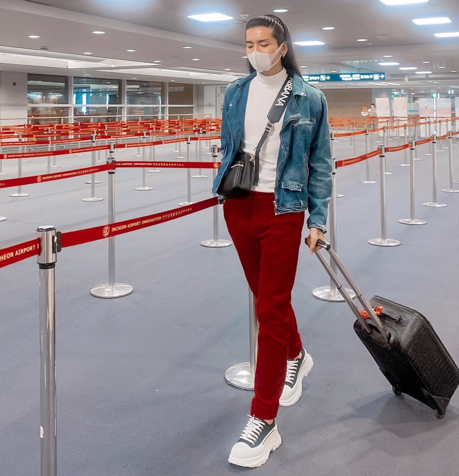 sao viet phoi do voi khau trang anh 7