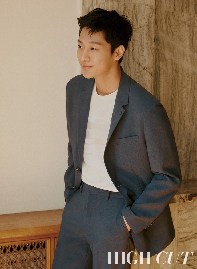 dan nam phu ha canh noi anh dien suit anh 4