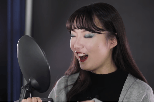 Co gai Han Quoc kinh ngac khi thu trang diem kieu Tay hinh anh