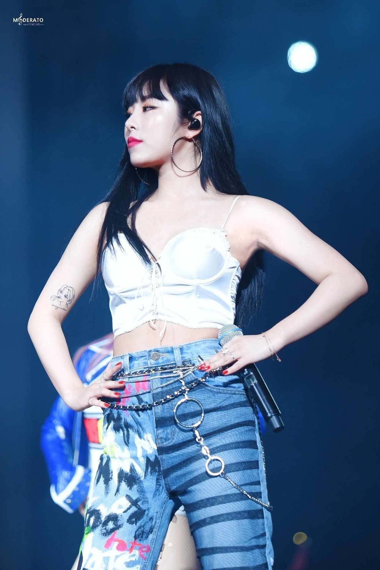 wheein mặc đồ sexy lên sân khấu ảnh 2 wheein mac do sexy len san khau anh 2