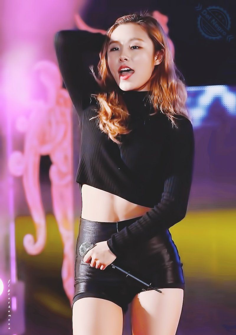 wheein mac do sexy len san khau anh 9