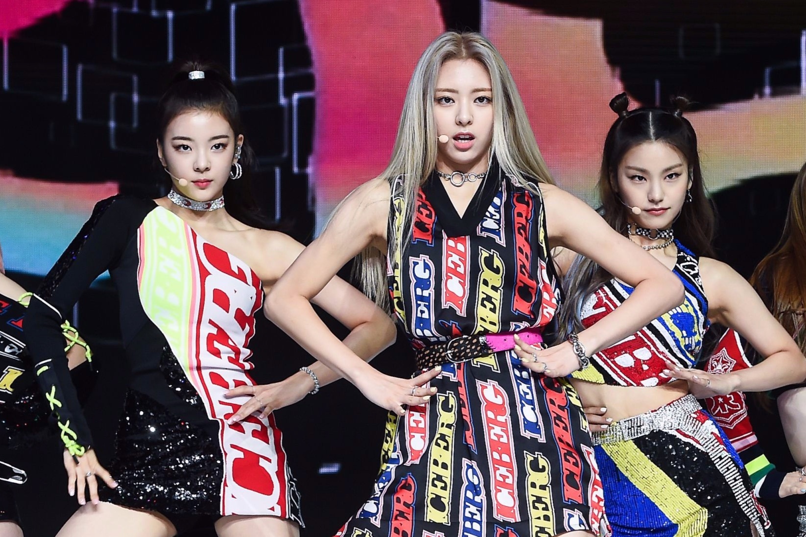 Nhom ITZY lien tuc bi dan mang Han Quoc che mac do xau hinh anh