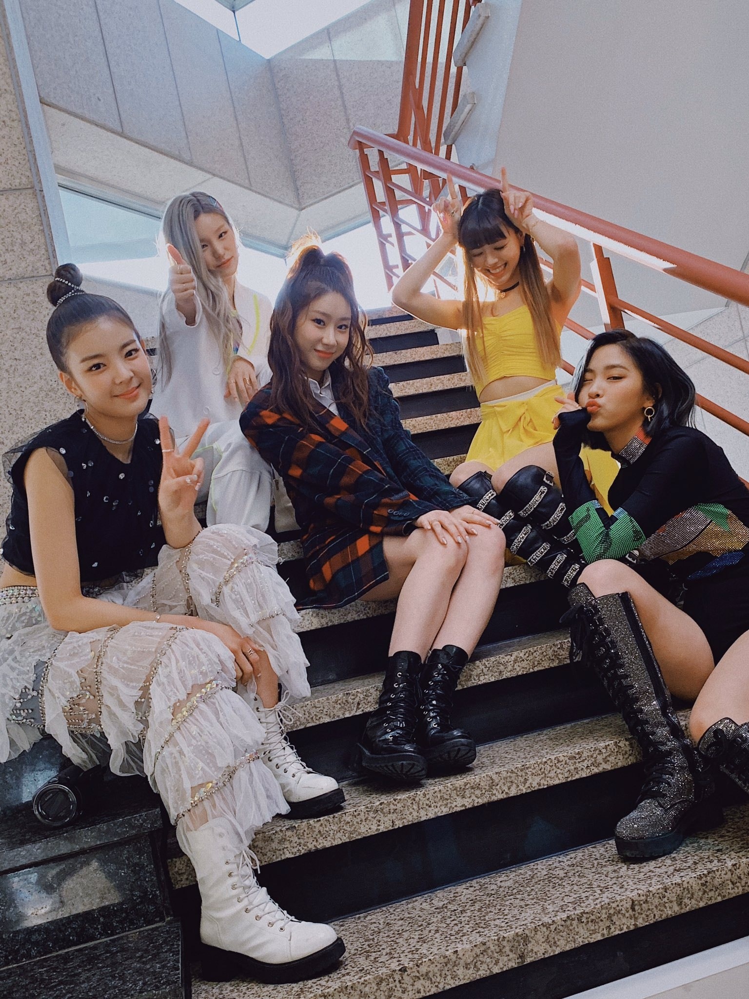 itzy bị chê mặc xấu ảnh 2 itzy bi che mac xau anh 2