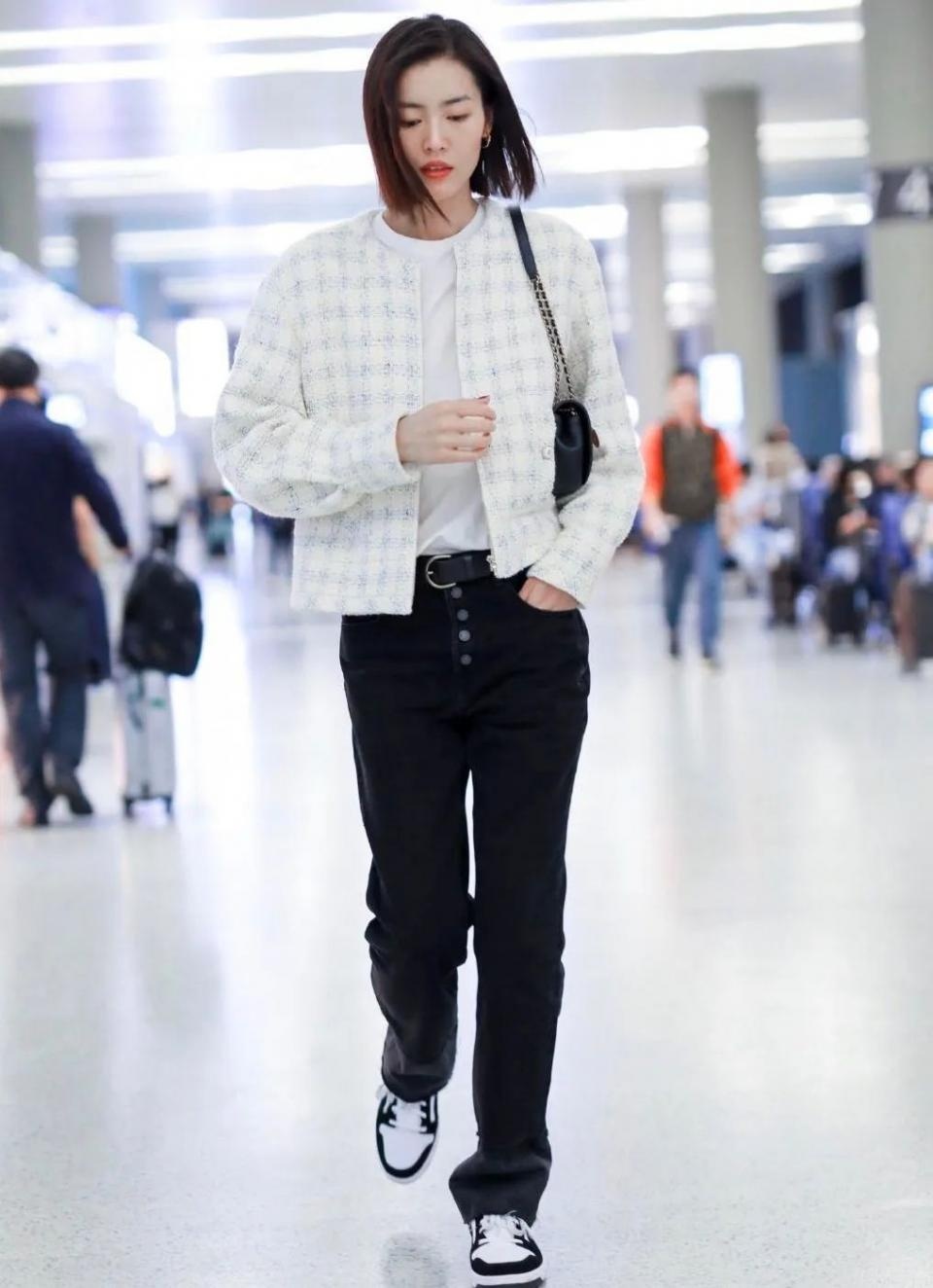 chon quan jeans giup dai chan anh 6