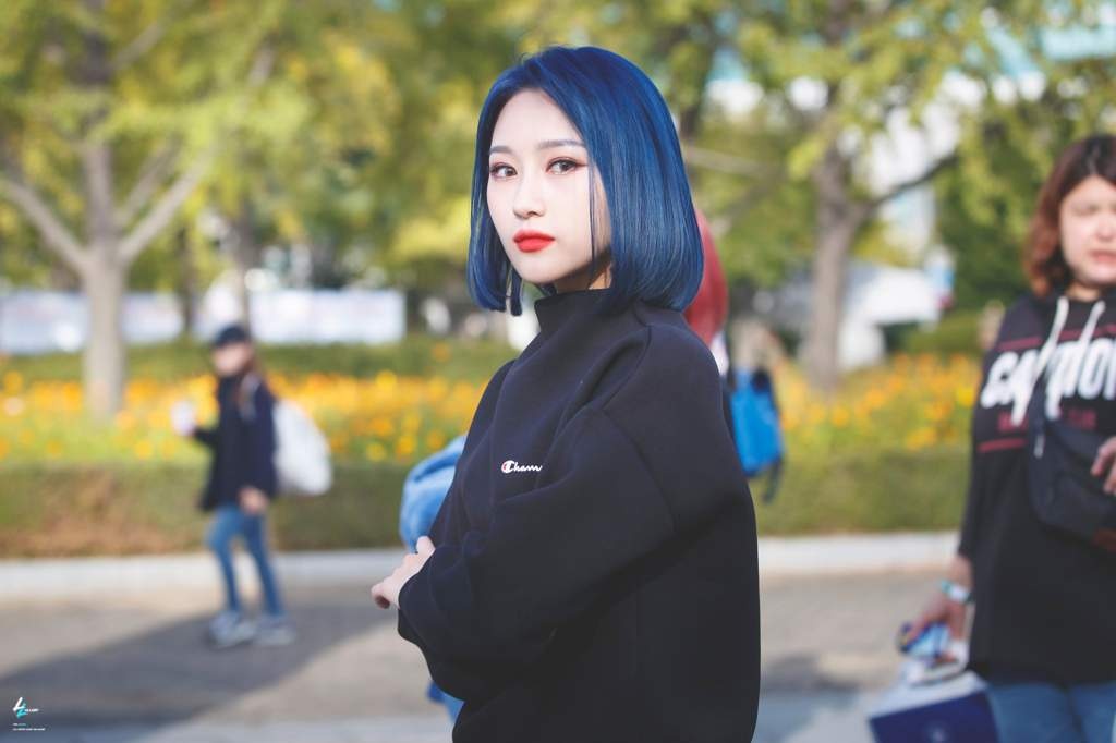 nữ thần tượng cạo lông mày ảnh 5 nu than tuong cao long may anh 5