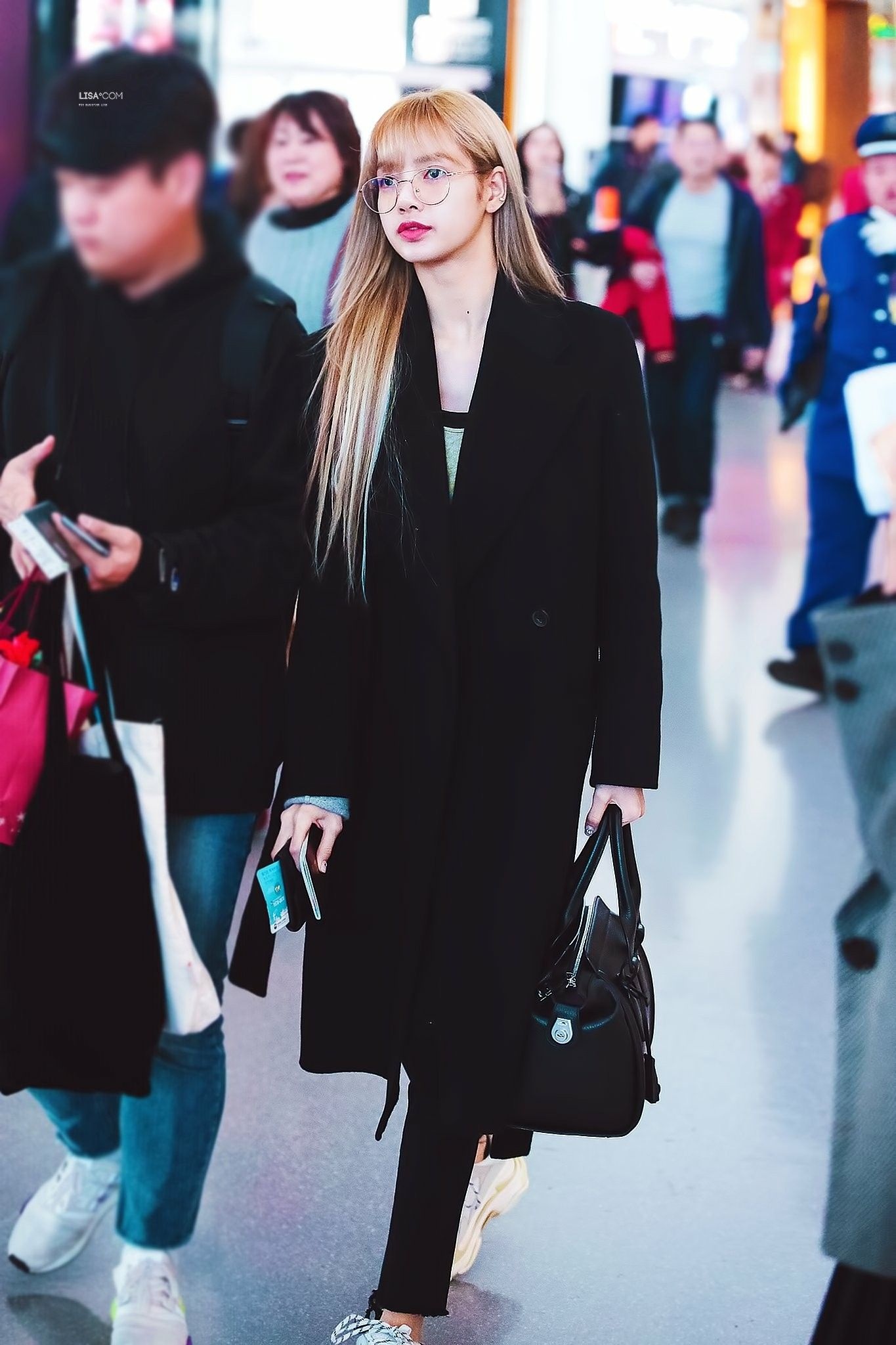 những lần Lisa trở thành biểu tượng thời trang ảnh 12 nhung lan Lisa tro thanh bieu tuong thoi trang anh 12