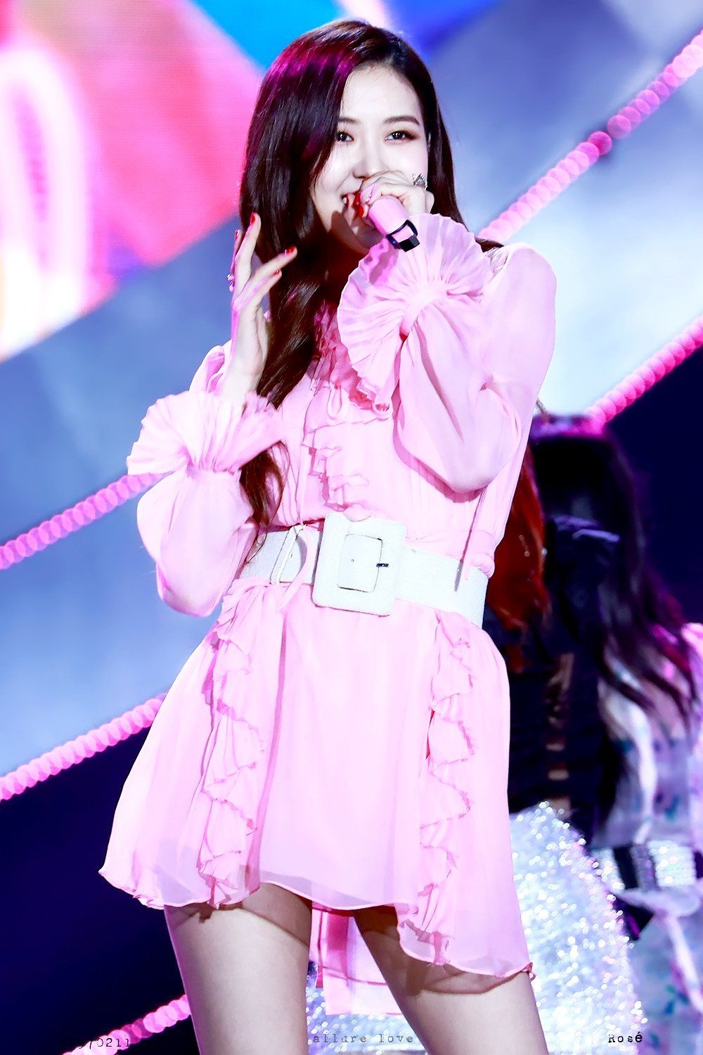 bộ đồ khó hiểu của Black Pink ảnh 10 bo do kho hieu cua Black Pink anh 10