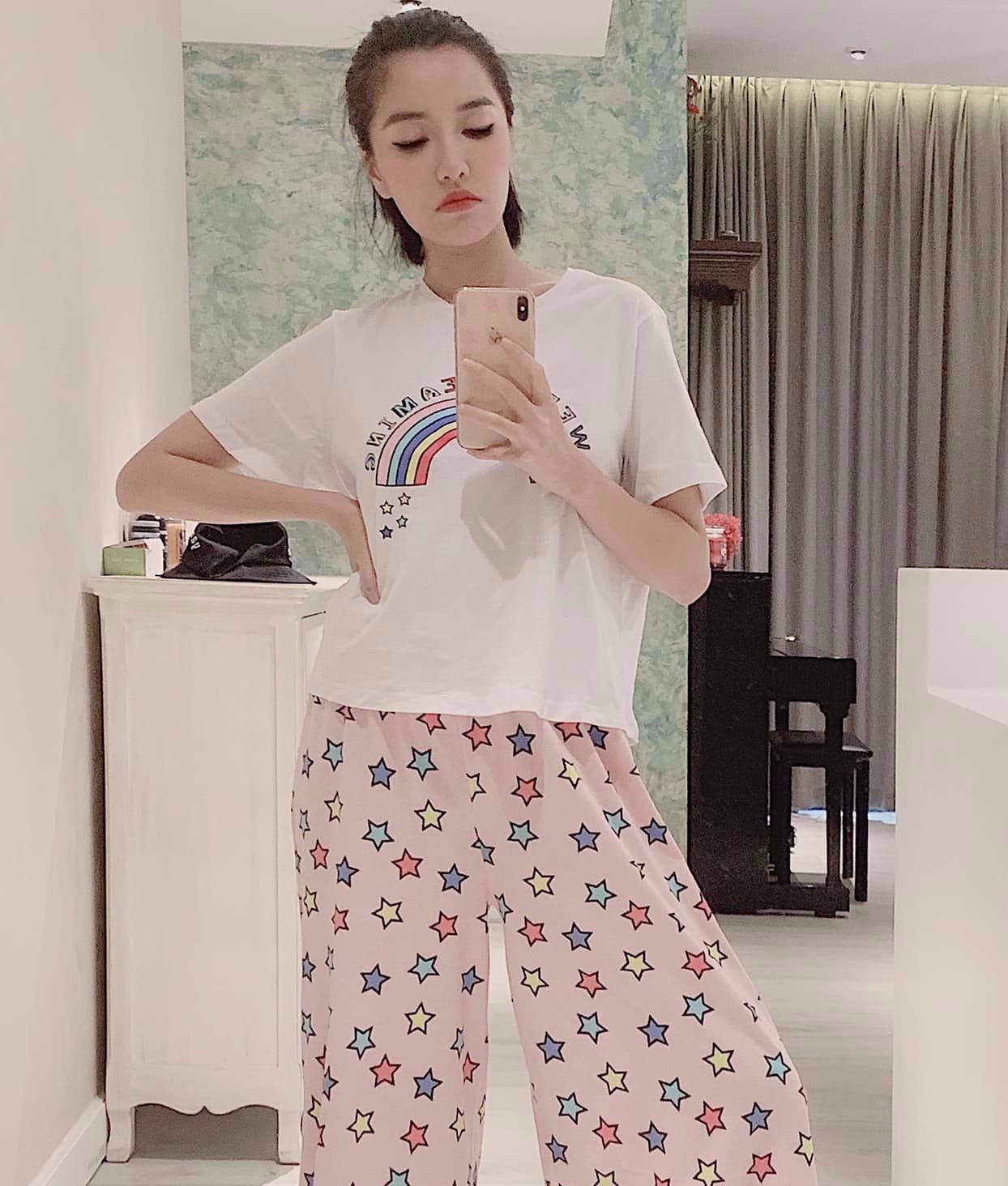 sao nu mac gi khi o nha anh 5