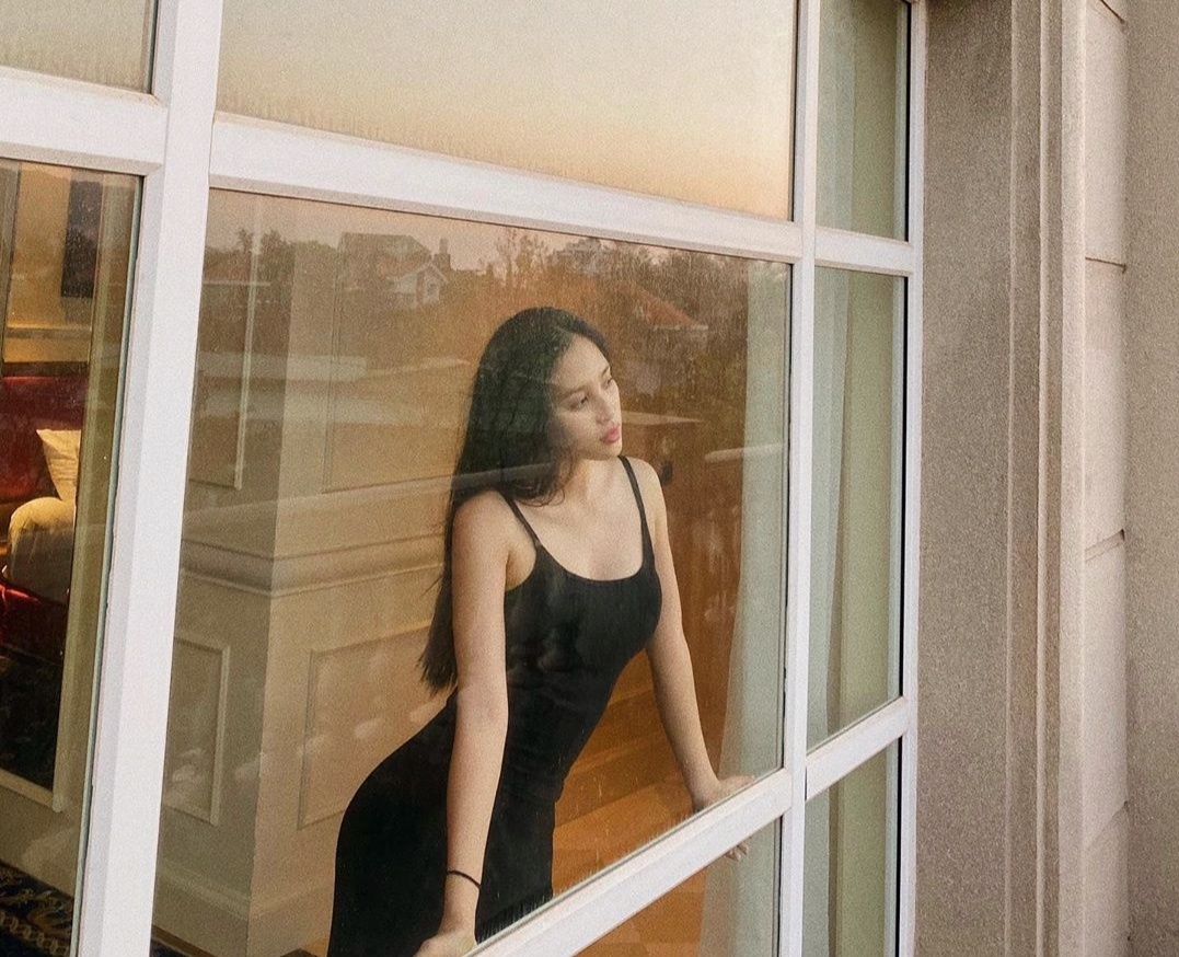 sao nu mac gi khi o nha anh 8