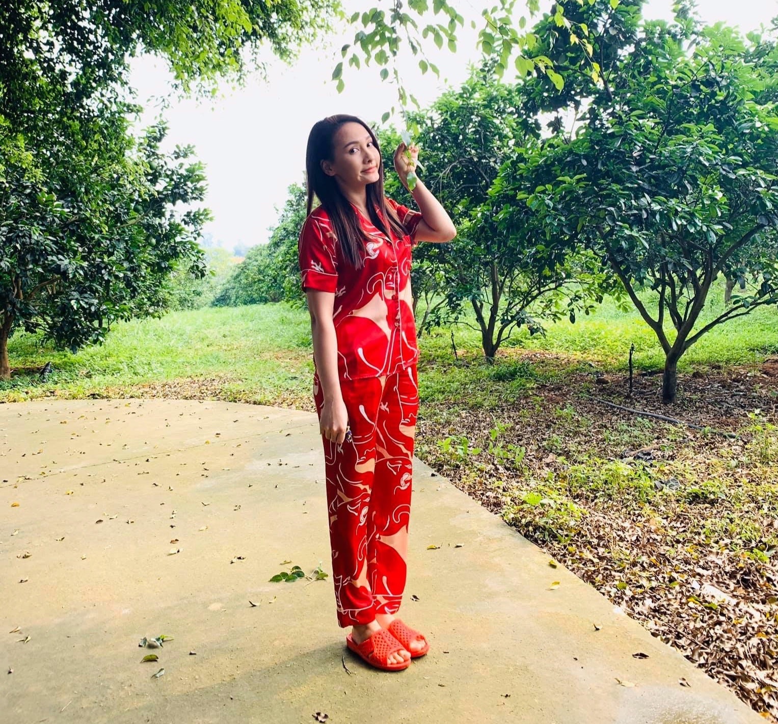 sao nu mac gi khi o nha anh 1