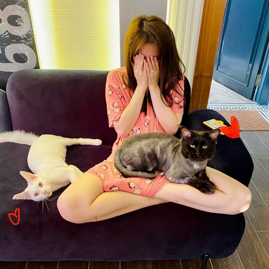 sao nu mac gi khi o nha anh 4