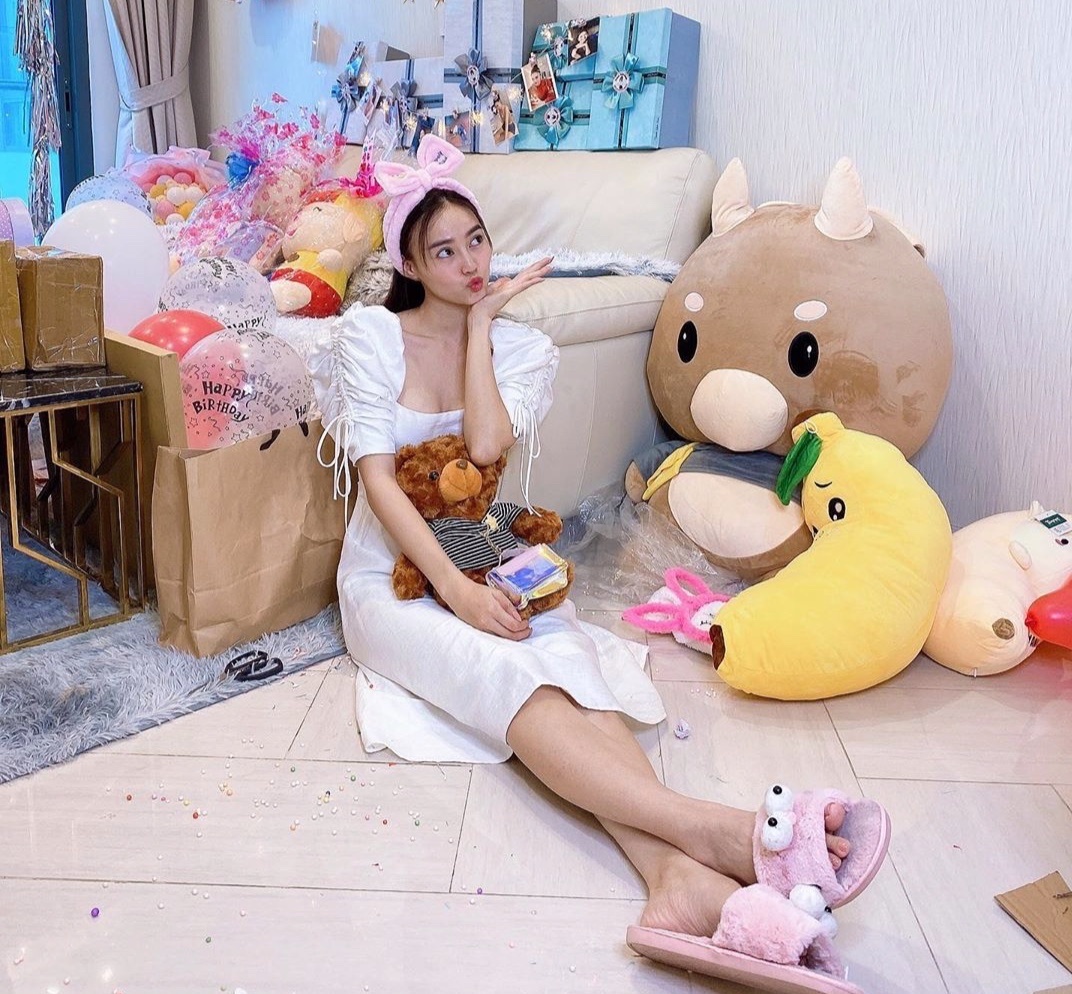 sao nu mac gi khi o nha anh 6