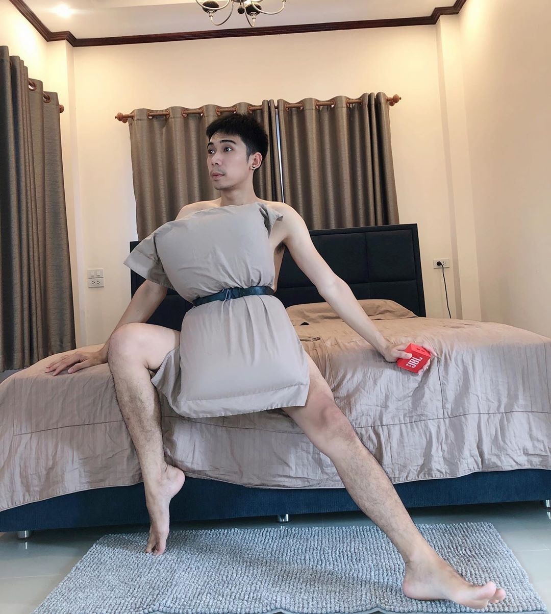 nhiều chàng trai hướng ứng mốt quấn gối thành váy ảnh 4 nhieu chang trai huong ung mot quan goi thanh vay anh 4