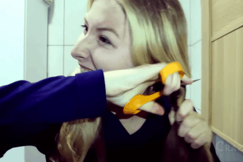 Co gai pha hong toc vi thu meo lam dep tren mang hinh anh