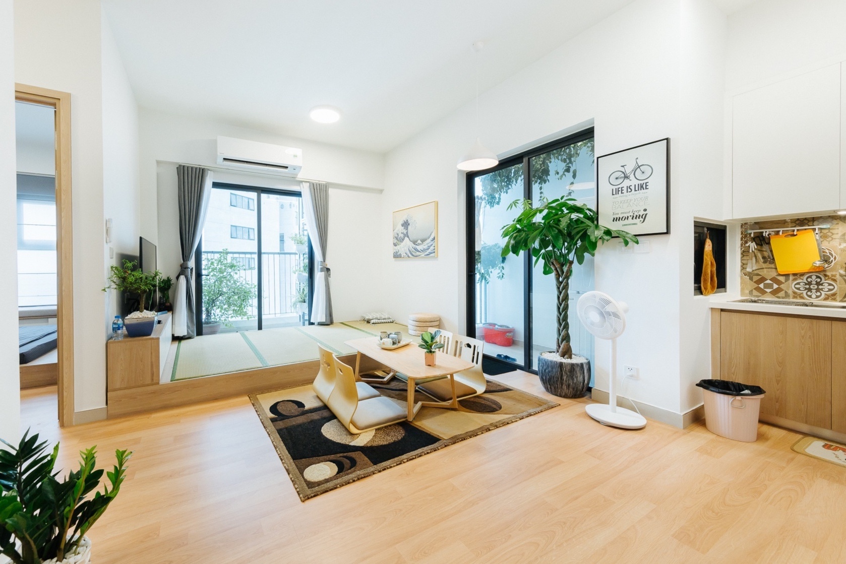 Can ho 50 m2 toi gian theo phong cach Nhat Ban hinh anh