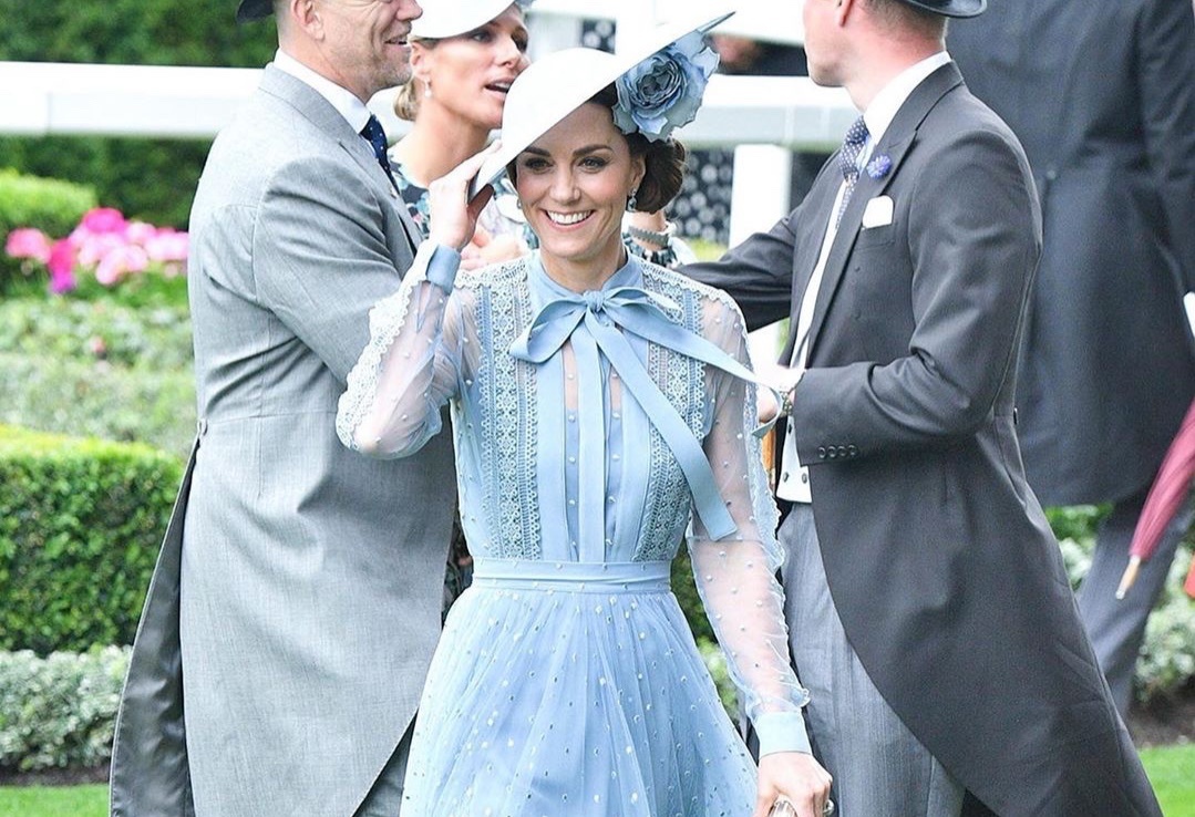 Bi quyet mac vay khong bao gio lo noi y cua cong nuong Anh hinh anh