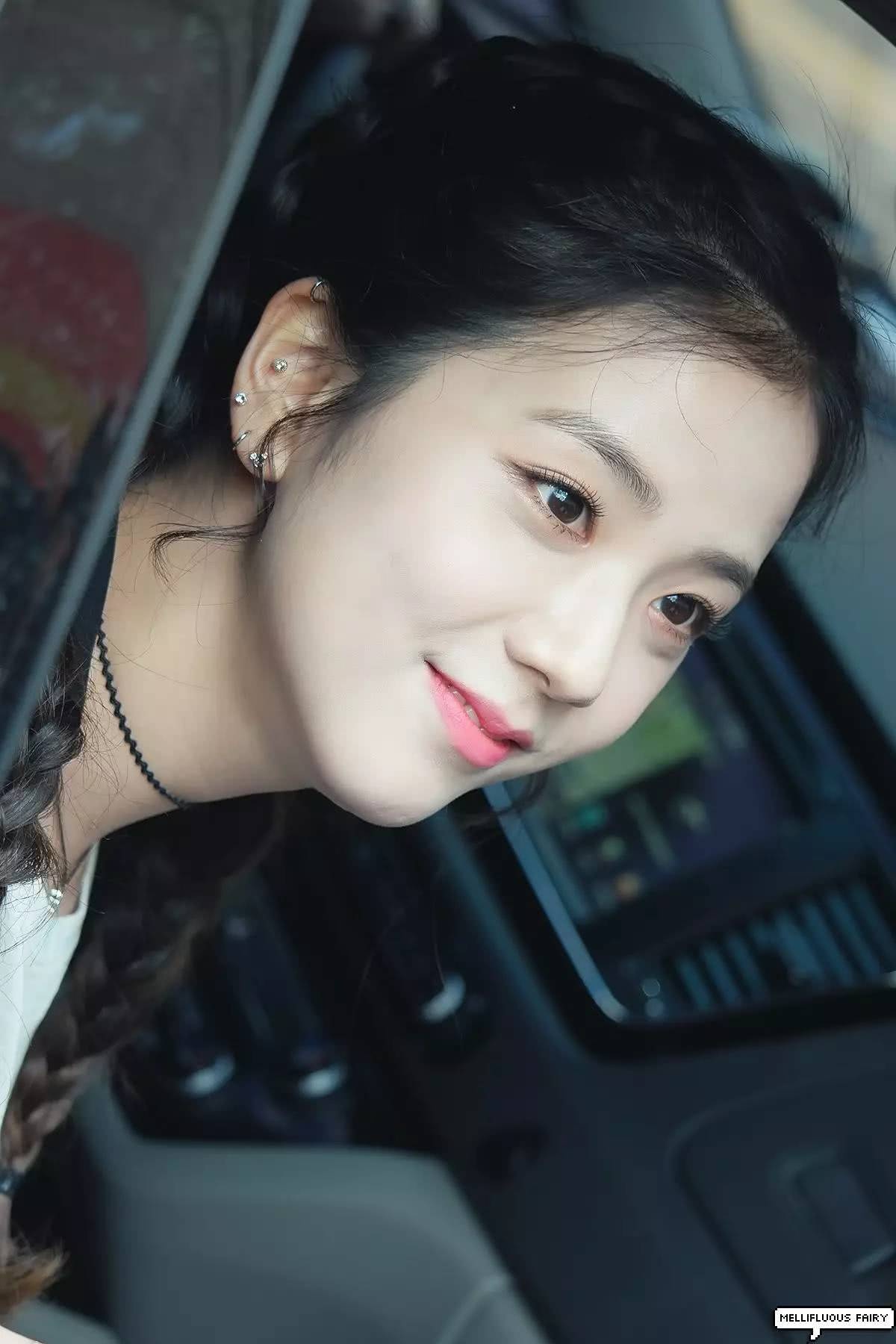 idol bấm khuyên dọc vành tai ảnh 2 idol bam khuyen doc vanh tai anh 2