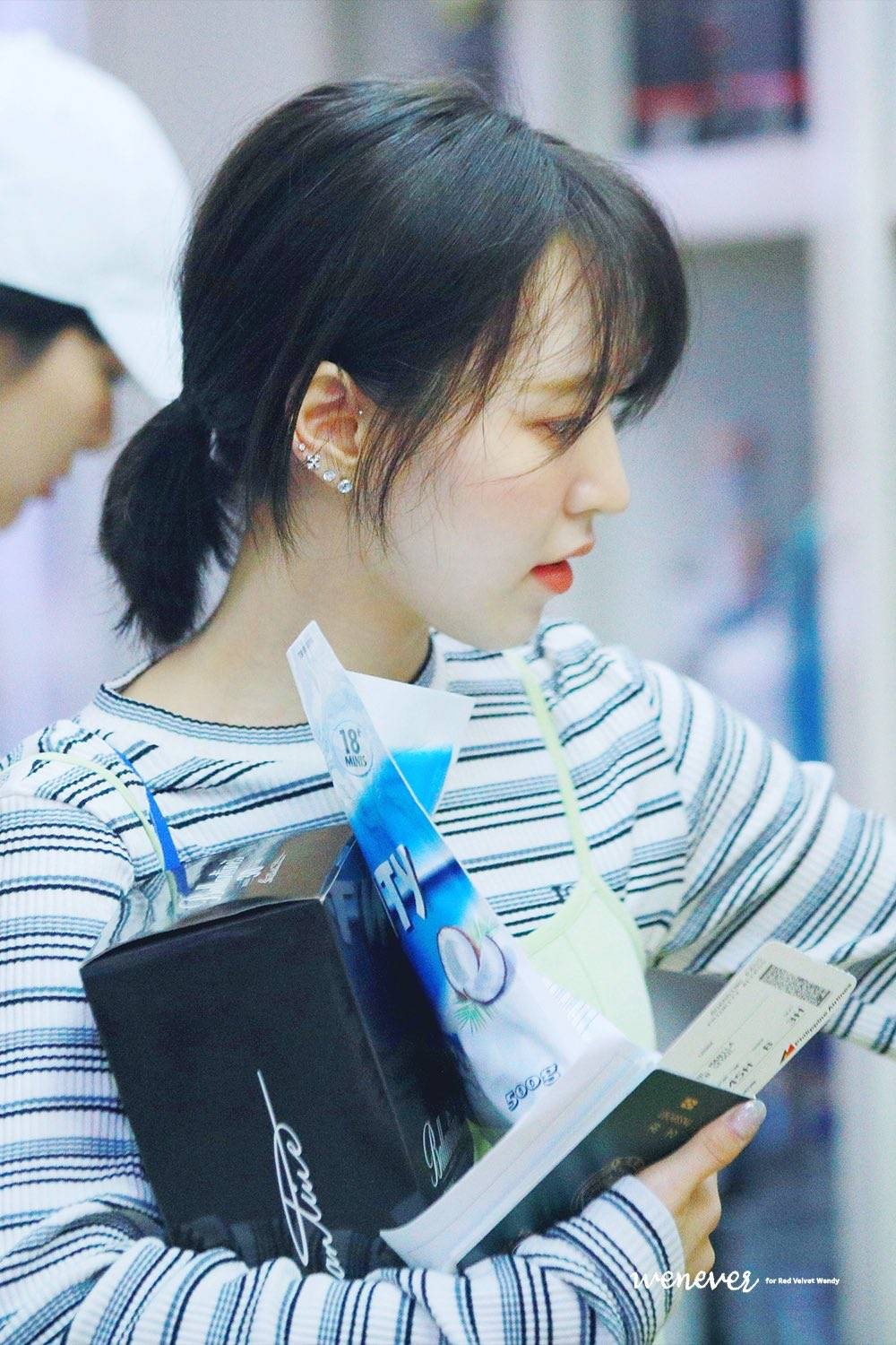 idol bấm khuyên dọc vành tai ảnh 4 idol bam khuyen doc vanh tai anh 4