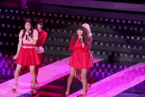 Nhung lan nu ca si Han Quoc gap su co vi giay cao got hinh anh