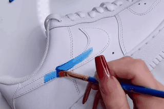 Trao luu tu ve len giay trang noi tieng tren mang hinh anh