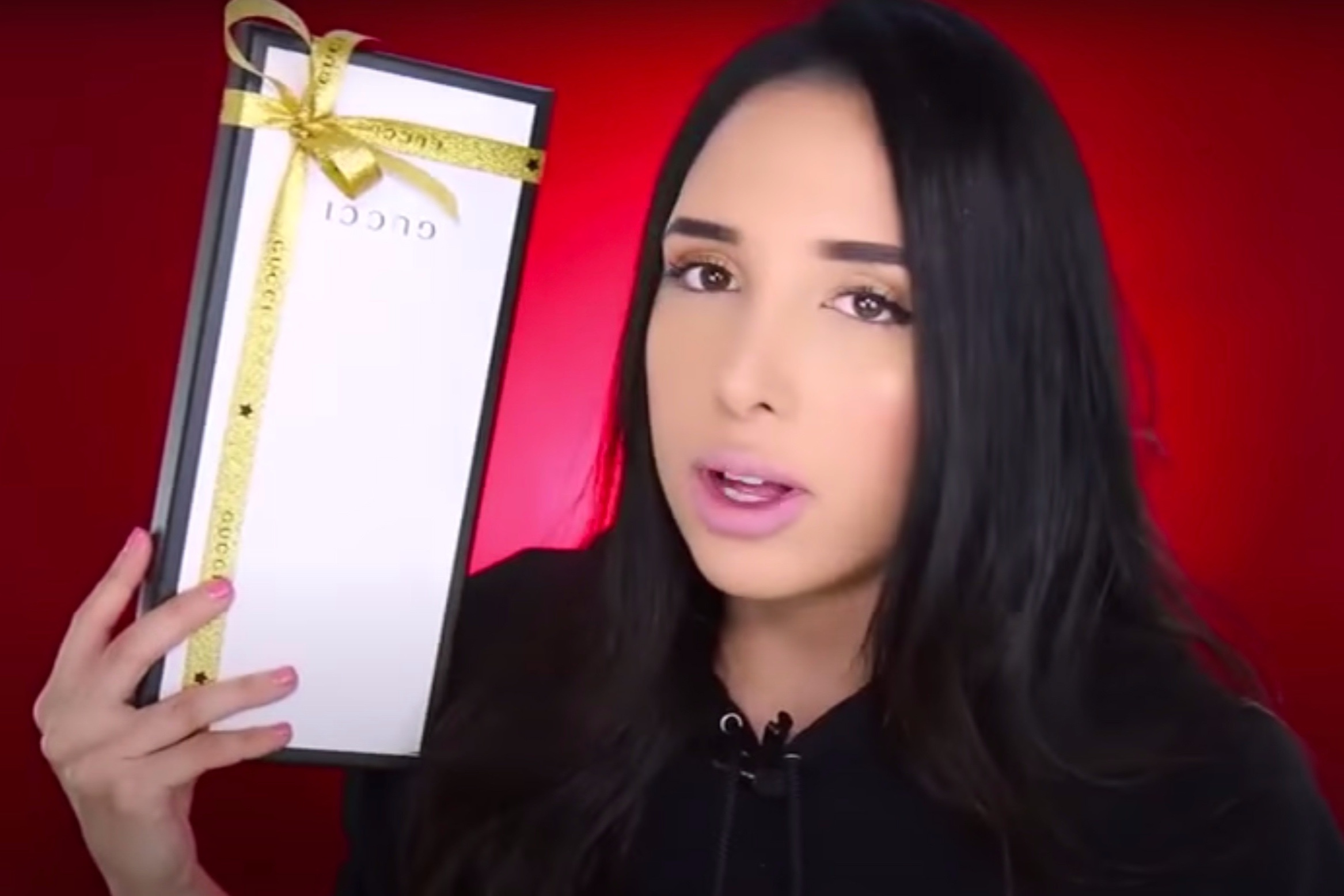 Co gai bat ngo voi loi cu xu cua nhan vien khi mua mon re nhat o Gucci hinh anh