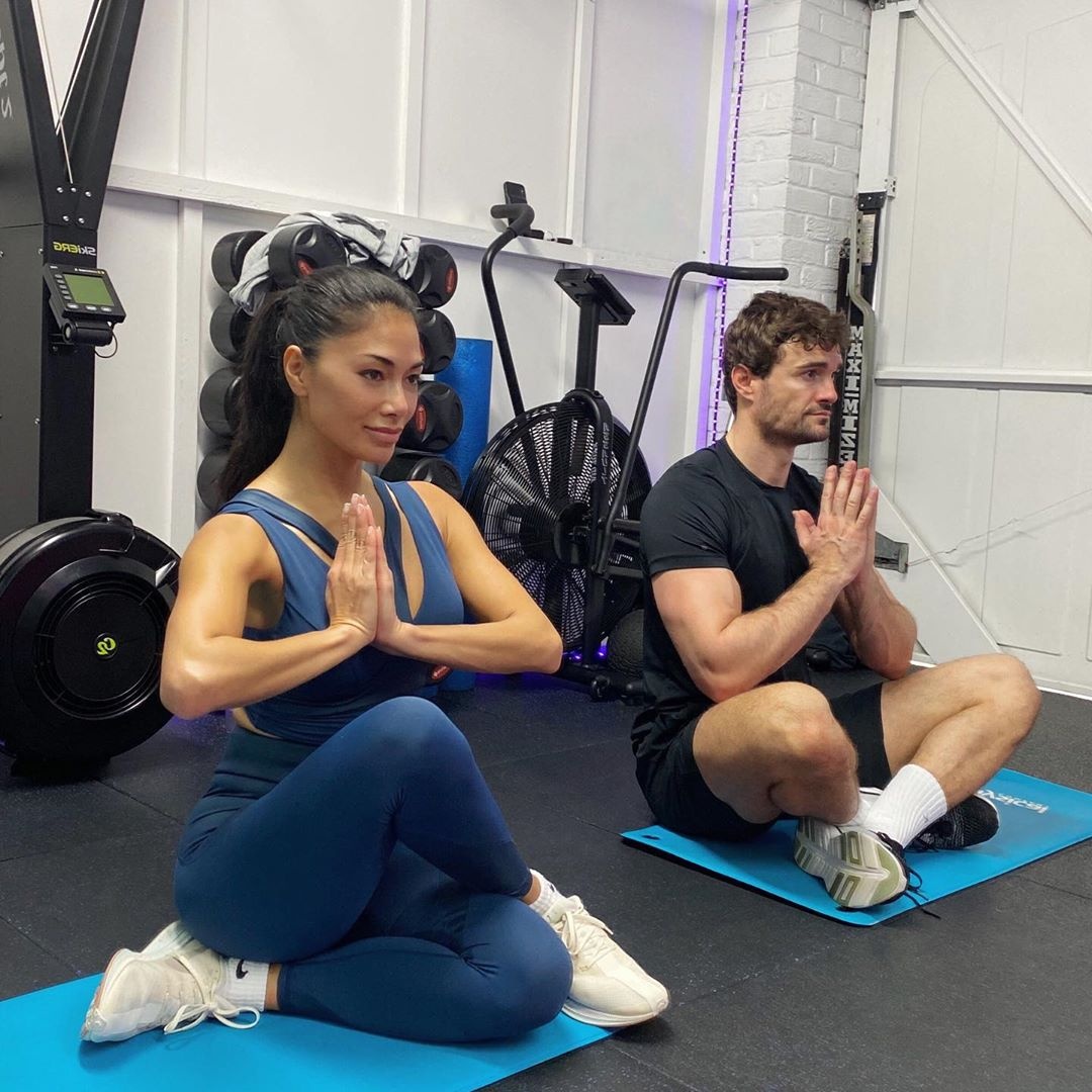 Nicole Scherzinger khoe cơ bụng ảnh 3 Nicole Scherzinger khoe co bung anh 3