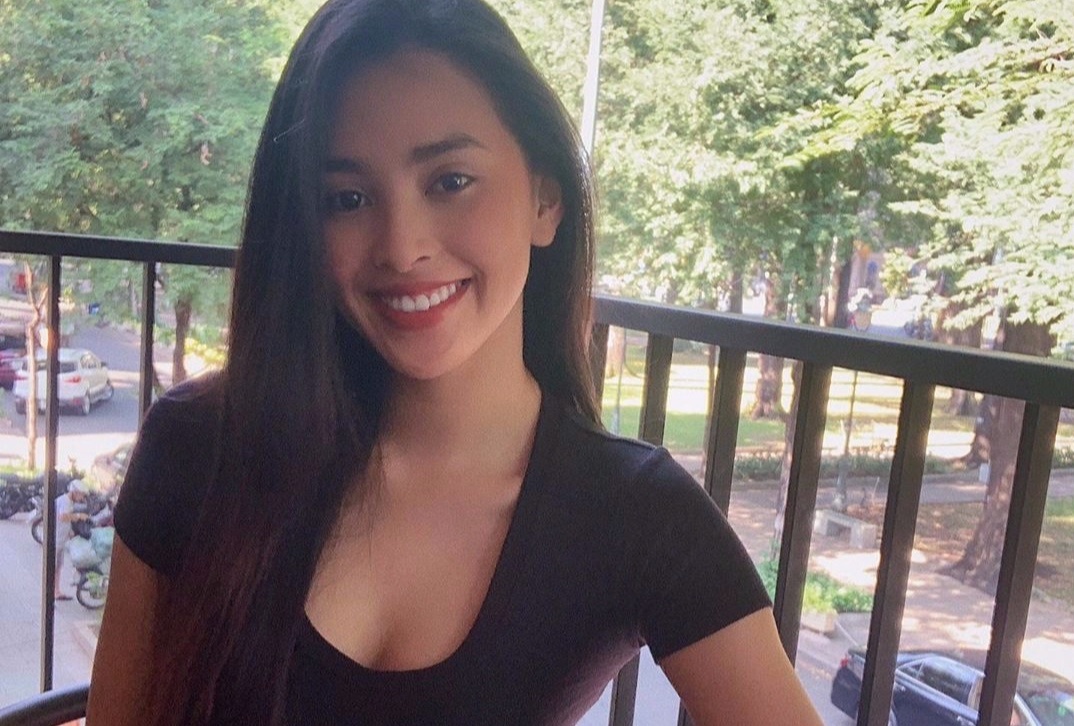 Tieu Vy khoe eo thon khi dien crop top hinh anh