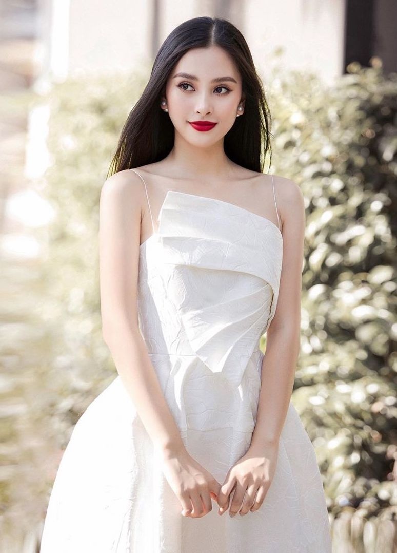 Voc dang can doi cua Tieu Vy anh 9