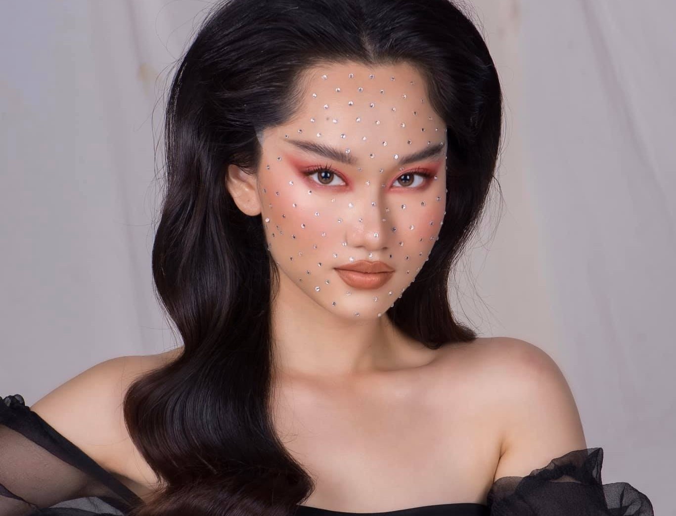 Truc Anh bi che khi trang diem theo kieu ran ho mang hinh anh