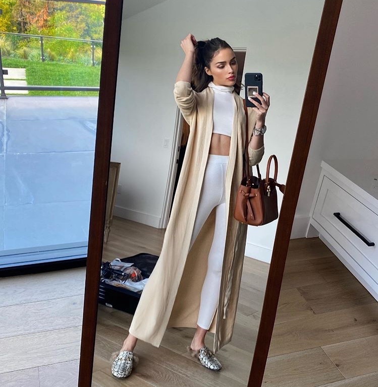 Olivia Culpo dien tank top anh 10