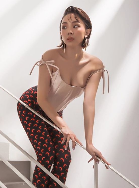 thiết kế mặt trăng được sao lăng xê ảnh 1 thiet ke mat trang duoc sao lang xe anh 1
