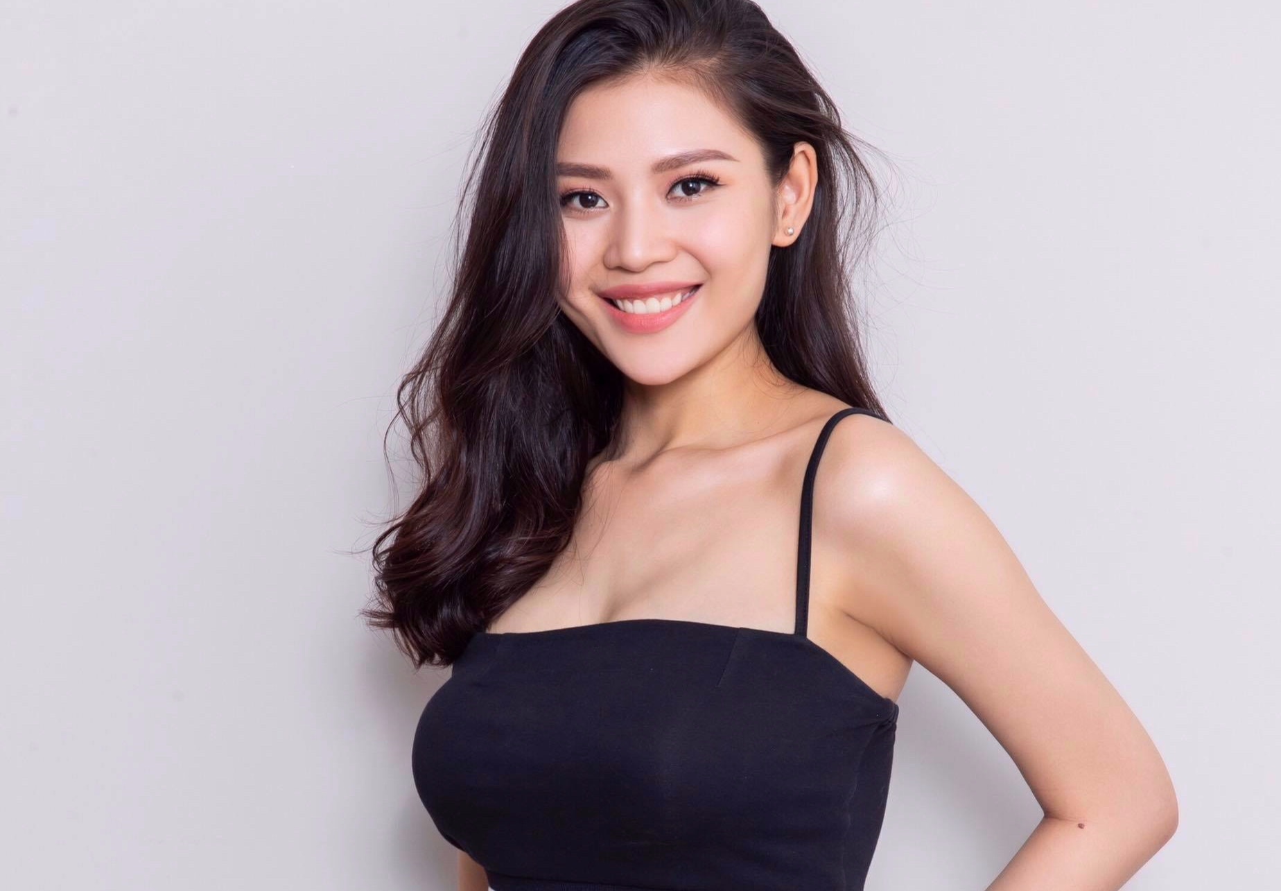 Nguoi mau Chung Huyen Thanh: 'Toi chi o cu 1 thang sau sinh' hinh anh