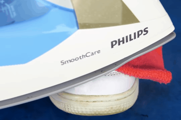 Bi kip sua chua giay, quan ao cu hinh anh